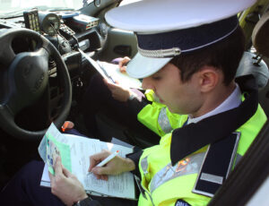 Lovitură totală pentru șoferi! Rămâi fără permis dacă nu plătești amenzile. Schimbări majore la Codul Rutier din iulie