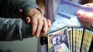 Veste uriașă pentru milioane de pensionari! Data exactă la care intră banii pe card și prin poștă înainte de Paște