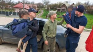 Unde au fost găsite Melisa și Rebeca, fetițele dispărute din Târnăveni. Pădurarul a înghețat când le-a văzut în noroi!