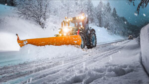 Iarna a lovit România în plin! Se prăpădește cerul în martie: Viscol de 120 km/h și drumuri blocate sub nămeți uriași