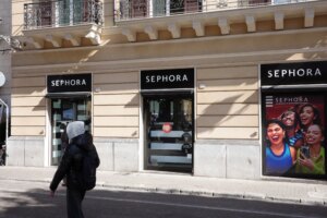 Lovitură totală pentru Sephora! Gigantul cosmeticelor, sub anchetă pentru produsele vândute copiilor. Ce au descoperit