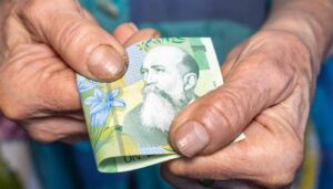 Veste uriașă pentru mii de pensionari! Cine sunt românii care primesc 400 de lei în plus pe card înainte de Paște