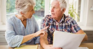 Veste uriașă pentru pensionarii cu pensii peste 3.000 lei! Decizia luată de Înalta Curte le aduce banii înapoi pe card