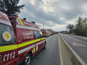 Plan Roșu activat în România! Microbuz plin cu elevi, strivit de un camion. Copii transportați de urgență la spital
