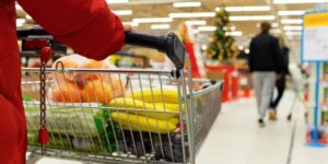 Veste proastă pentru toți românii! Se scumpesc alimentele înainte de Paște: Ce se întâmplă de la 1 aprilie