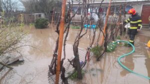 Prăpăd în Teleorman! Localnicii din Mârzănești sunt în lacrimi după ce furtuna le-a distrus casele și solariile