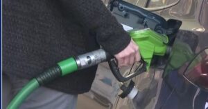Haos la benzinării! Motorina a sărit de 11 lei, Guvernul intervine de urgență. Ce se întâmplă cu prețurile de luni