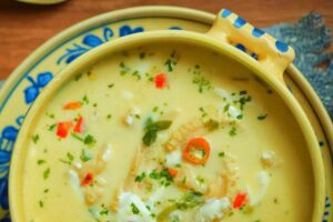 Ce a pățit un turist după ce a mâncat ciorbă de burtă în România. Detaliul pe care l-a aflat abia la finalul mesei