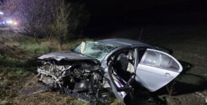 Carnagiu pe drumul spre Viișoara! Șapte tineri au ajuns la spital după un impact frontal devastator. Ce a făcut șoferul