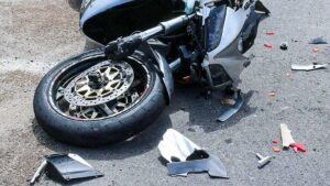 Tragedie în Sibiu! Doi tineri pe motocicletă, spulberați de un șofer de 20 de ani. El a ajuns de urgență la spital!