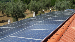 Se dă liber la panouri solare fără Casa Verde! Câți bani scoți din buzunar pentru o casă de 100 mp. Suma e colosală!