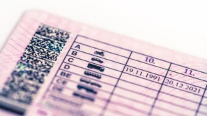 Rămâi fără permis dacă nu plătești amenzile! Legea s-a schimbat: Fiecare 50 de lei neachitați te trag pe dreapta o zi