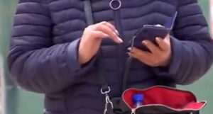 Ai mare grijă cui întinzi o mână de ajutor! Noua metodă prin care escrocii îți fură fața și vocea în doar câteva secunde