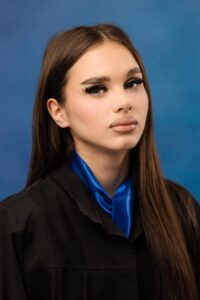 Mesaje sfâșietoare la priveghiul Crinei, tânăra de 18 ani care a căzut de la etajul 5! Ce a apărut lângă sicriul fetei