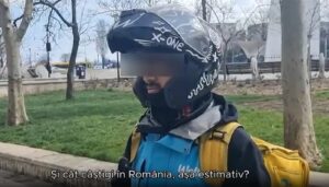 Suma colosală pe care o încasează un livrator pakistanez în România! Câți bani trimite acasă la final de lună