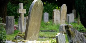 Rămâi fără locul de veci dacă nu plătești taxa! Decizia radicală luată în Giurgiu: Morții vor fi deshumurați!