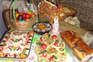 Greșeala care îți poate distruge norocul de Paște! Ce nu ai voie să mânânci și de ce nu e bine să mergi în vizite prima zi