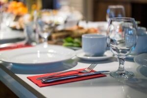 Ți se întâmplă și ție când mergi la restaurant! Metoda prin care clienții sunt păcăliți la nota de plată fără să știe