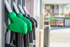 Țara din Europa unde benzina e aproape 6 lei! Românii plătesc sume uriașe la pompă față de acești șoferi