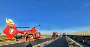 Tragedie pe A1! Un bărbat a murit pe loc sub ochii soției, după ce mașina lor a fost spulberată de un TIR bulgăresc.