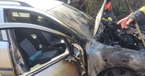 Tragedie în Vrancea! Doi tineri au murit carbonizați după ce mașina lor s-a izbit de un pod și a luat foc instantaneu
