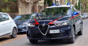 Tentativă de răpire în Italia. Un român a încercat să smulgă o fetiță din brațele mamei sale