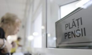 Veste pentru milioane de români. „Pensionarii care își încasează drepturile bănești pe card ar putea beneficia de o plată anticipată în luna iulie 2026.”