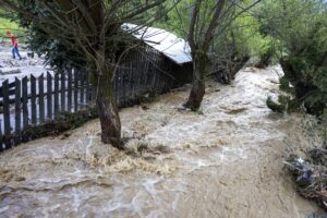 Veste proastă pentru românii din 20 de județe! Se întâmplă chiar de sâmbătă, hidrologii au făcut anunțul acum