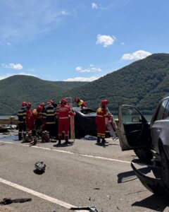 Tragedie pe DN 6. Un polițist a murit după o depășire riscantă în județul Mehedinți