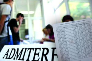 Bătaie pe locurile de la liceu! Se intră doar cu 10? Lista școlilor din România unde mediile au explodat!