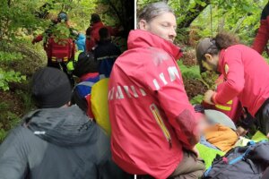 Minune în Sibiu! Ce i-a făcut micuțul Alex salvatorului care l-a văzut din elicopter, după 2 zile de dispariție în pădure