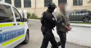 Scene de coșmar în Cluj! Ce a putut să-i facă un bărbat soției sale, sub privirile fiicei de 12 ani. Copila a sunat la 112