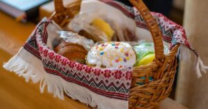 Sărbătoare uriașă pe 21 mai! Ce trebuie să dai de pomană și de ce nu se face colivă sub nicio formă la Înălțare