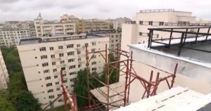 Tragedie în București. O adolescentă de 15 ani a murit după ce a căzut de pe un bloc
