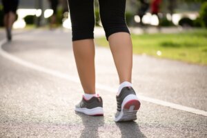Câți pași trebuie să faci zilnic pentru a nu te îngrășa la loc după ce ai ținut dietă