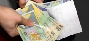 Anunț oficial pentru români: Când intră pensiile și alocațiile în iunie. Modificări din cauza minivacanței