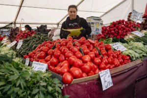 Cât te costă cu adevărat o salată de vară în piețele din București. Diferențe uriașe între Obor, Rahova și Amzei