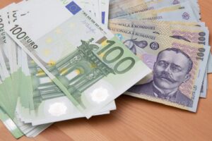 Cum să schimbi bani fără să pierzi bani: Trucul banal prin care obții cursul BNR la casele de schimb