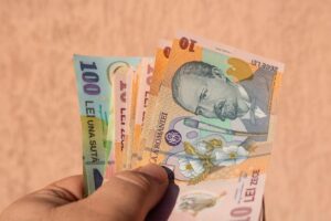 Veste bună pentru pensionari și persoanele cu handicap: Ce se întâmplă cu indemnizația de însoțitor după schimbări