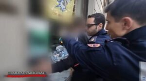 Scene ireale în Italia! Un român a vrut să îi muște pe carabinieri