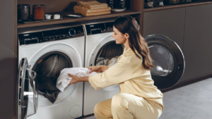 De ce se mișcă mașina de spălat prin casă? Greșeala banală care te poate lăsa cu buzunarele goale