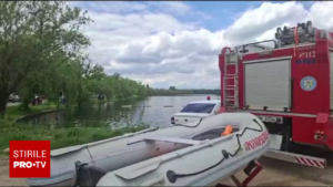 Tragedie evitată la secundă! Gestul suprem făcut de un băiat pentru a-și salva prietena din apele învolburate.