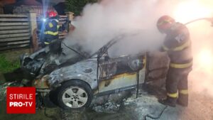 Tragedie în Vrancea! Doi tineri au murit arși de vii după ce mașina lor a luat foc la impactul cu un cap de pod