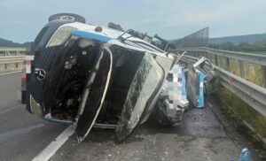 Accident violent pe Autostrada A10! O persoană a avut nevoie de ajutor medical: ce au găsit pompierii la fața locului