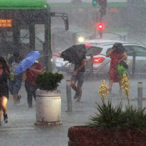 Alertă meteo. Cod galben de furtuni și grindină în mai multe județe și București
