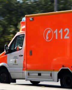 ACCIDENT GRAV în Austria. Doi români au căzut de la 8 metri fără echipament