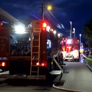 INCENDIU VIOLENT în Orăștie. Un atelier de tâmplărie a fost mistuit de flăcări