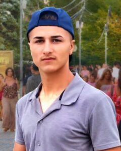 Alertă în Argeș. Un tânăr de 18 ani a plecat la muncă în Germania și nu mai știe nimeni de el