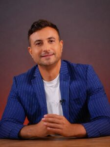 Valentin Sanfira a topit inimile fanilor. Fanii i-au transmis: „Doamne ajută să devii tătic!”