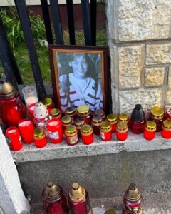 „Nu îmi va mai zâmbi din prima bancă”. O elevă de 12 ani a murit spulberată de o mașină